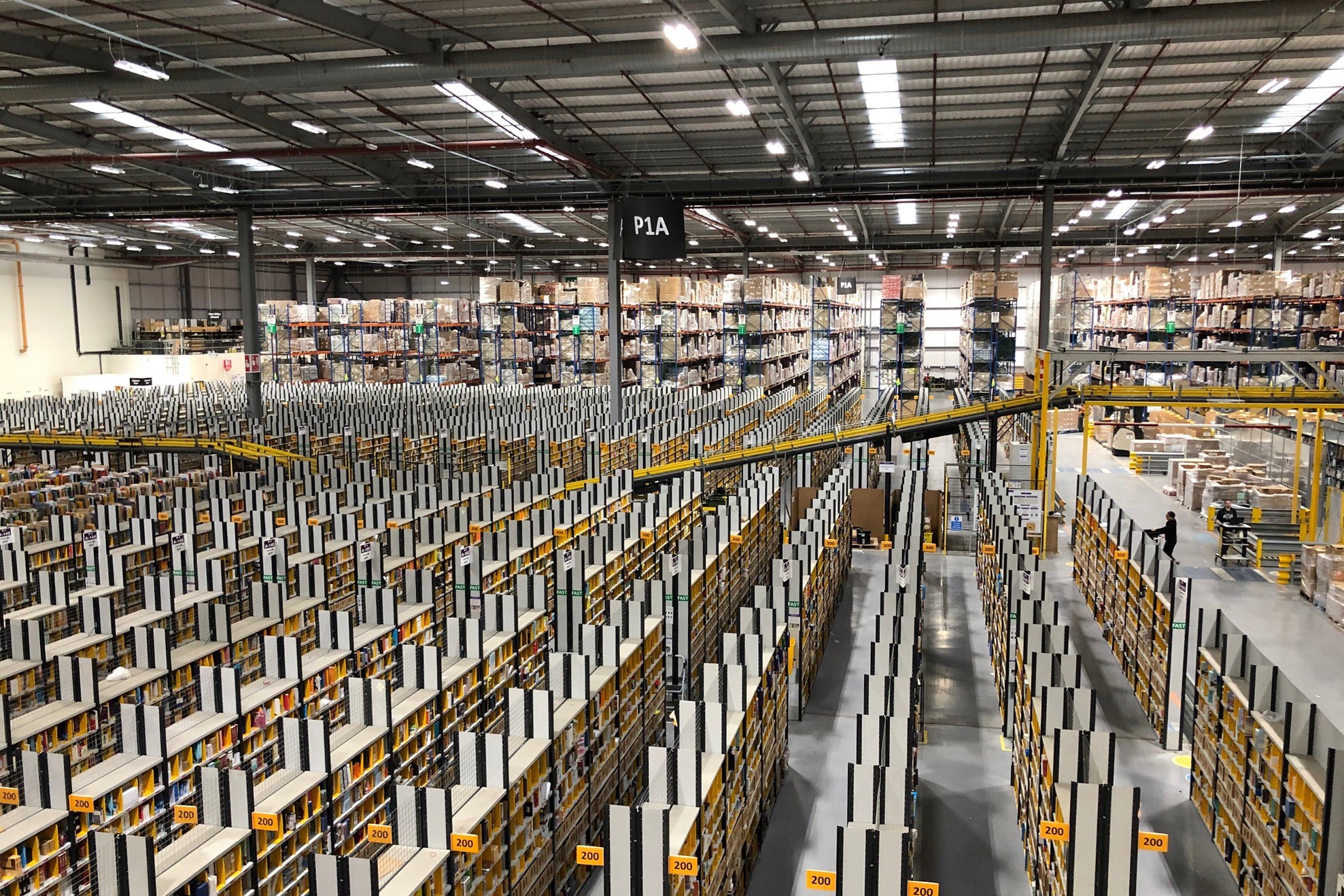 Amazon Warehouse Deep Cleaned After Worker Contracts Covid 19 Your Local Guardian